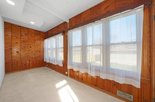 2102 71st St, Chicago IL  60649-2104 exterior