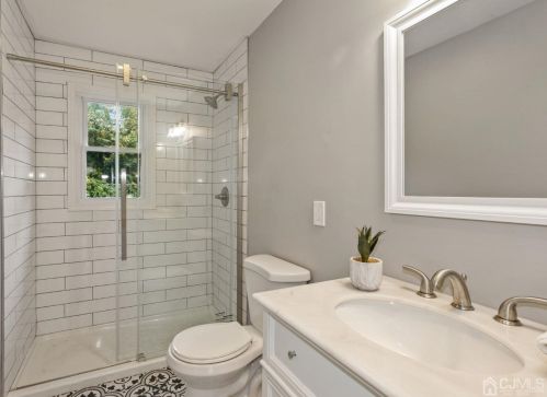 54 Howard Ave, Edison NJ  08837-3432 exterior