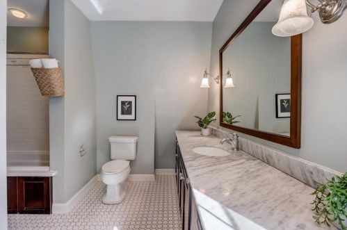 2109 Kenwood Blvd, Milwaukee WI  53211-3311 exterior