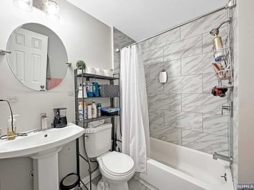 161 St, Union City NJ 07087-5439 exterior