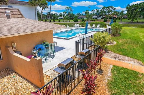 5683 Rattlesnake Hammock Rd, Naples FL 34113-3575 exterior