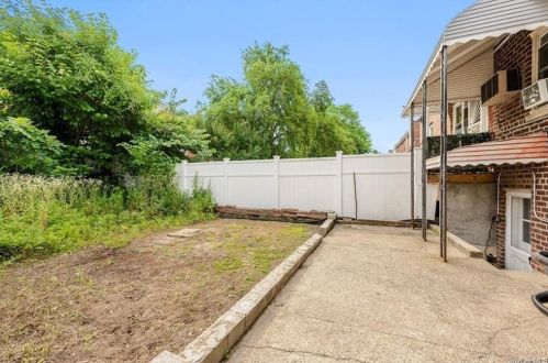 832 Swinton Ave, Bronx NY 10465-1920 exterior