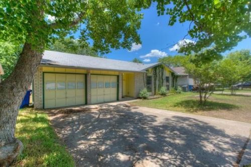 6308 Capriola Dr, Austin TX  78745-3716 exterior