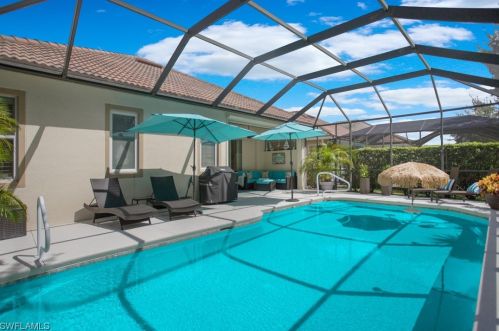 8190 Valiant Dr, Naples FL 34104-6672 exterior