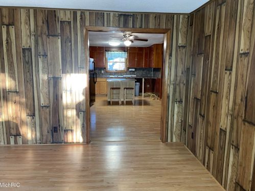 2087 Whitehall Rd, Meskegon MI 49445-1043 exterior