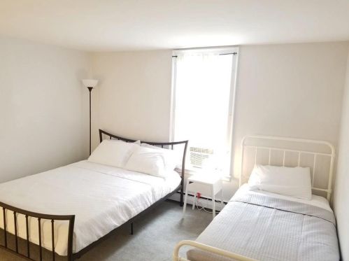 78 Thames St, Middletown RI 02840-2542 exterior