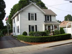 60 Derby St, Newton, MA 02465-1602