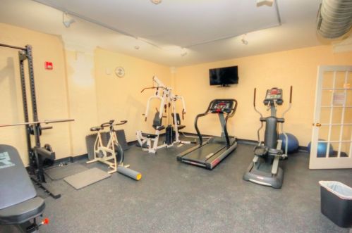 4240 Clarendon Ave, Chicago IL  60613-1548 exterior