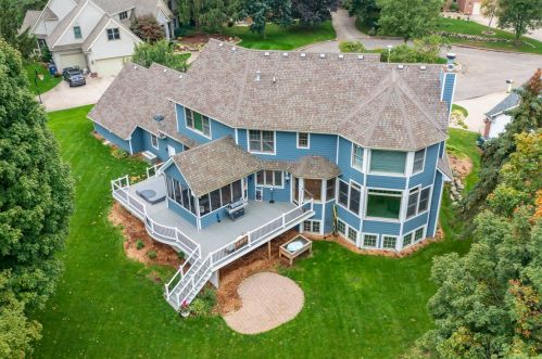 7300 Dunross Dr, Kalamazoo, MI 49024-0709