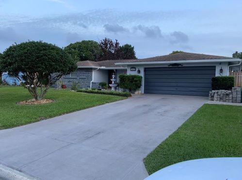 8006 Mimosa Dr, Port Richey, FL 34668-3247