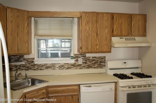 117 Blake Ct, Old Bridge, NJ 08857-2669