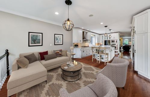 1542 Oakdale Ave, Chicago IL 60657-4024 exterior