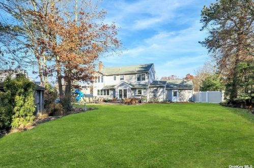 30 Buckingham Ln, Bohemia NY 11716-3979 exterior