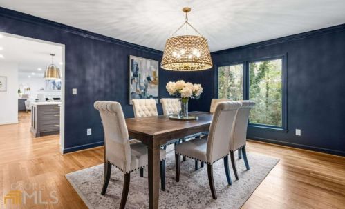 6160 Heards Creek Dr, Atlanta GA  30328-3635 exterior