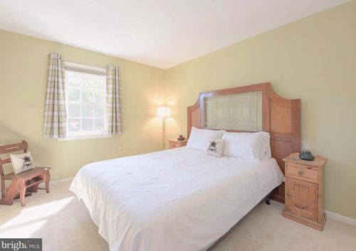 1302 Commonwealth Ave, Alexandria VA 22301-2021 exterior