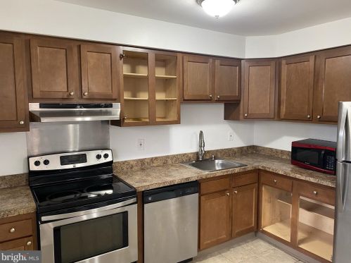 808 Garnet Dr, Burlington NJ  08016-4715 exterior