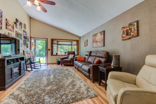 655 Fay Ave, Elmhurst IL 60126-2149 exterior