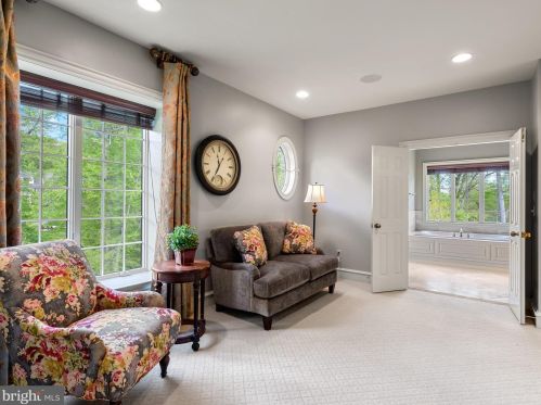 271 Blackburn Dr, Berwyn PA  19312-2801 exterior