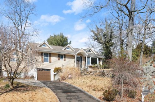 18 Ledgewood Dr, Norwalk, CT 06850-1823