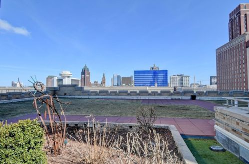 606 Wisconsin Ave, Milwaukee WI 53202-4600 exterior