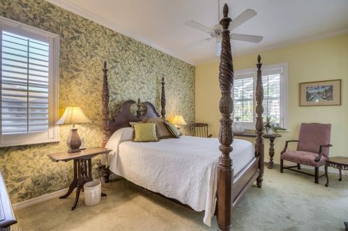 212 Palmetto Dunes Cir, Naples FL 34113-7562 exterior