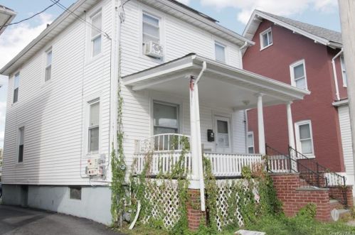 31 Prince St, Middletown, NY 10940-3949