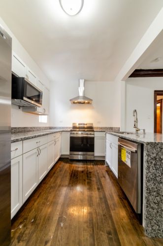 7225 Bennett Ave, Chicago IL  60649-2905 exterior