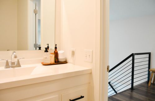 56 Robinhood Dr, Grand Rapids MI 49546-1308 exterior