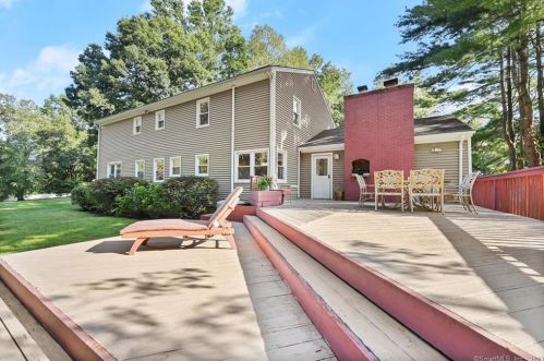 41 Cranbury Rd, Norwalk CT 06851-2649 exterior