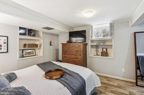 1612 Oakcrest Dr, Alexandria VA 22302-2337 exterior