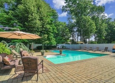 8 White Spruce Cir, Commack NY 11725-4323 exterior