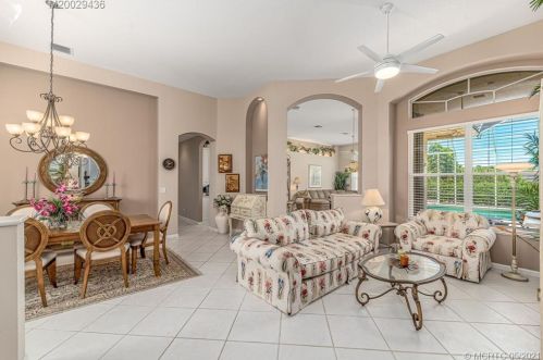 2025 Oxton Dr, Fort Pierce, FL 34952-6066