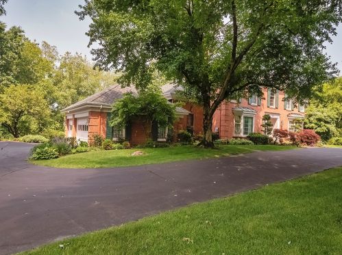 1570 Hollow Tree Dr, Pittsburgh, PA 15241-2922