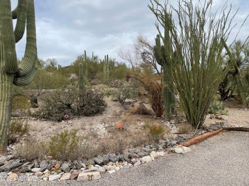 5040 Camino Esplendora, Tucson AZ 85718-4508 exterior