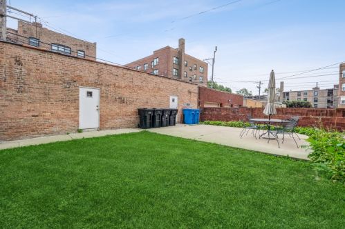 6817 Crandon Ave, Chicago IL 60649-1210 exterior