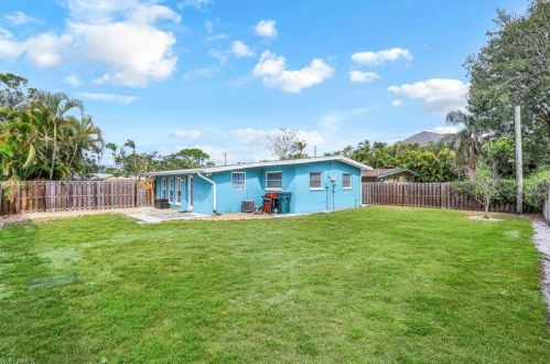 3758 12 St, Naples FL 34120-6418 exterior