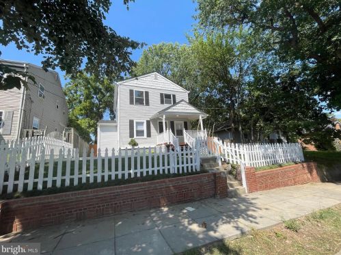 4508 Dix St, Washington, DC 20019-4668