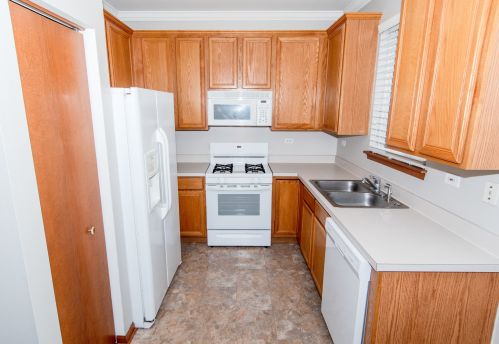 1754 Fieldstone Dr, Joliet IL 60404-7402 exterior