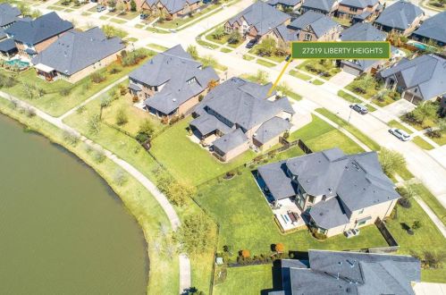 27219 Liberty Hts Ln, Fulshear TX 77441-1480 exterior