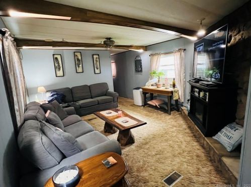 262 Shr Rd, Killingly CT 06241-1540 exterior