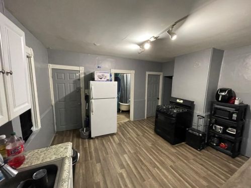 82 Bernon St, Providence RI  02908-3720 exterior