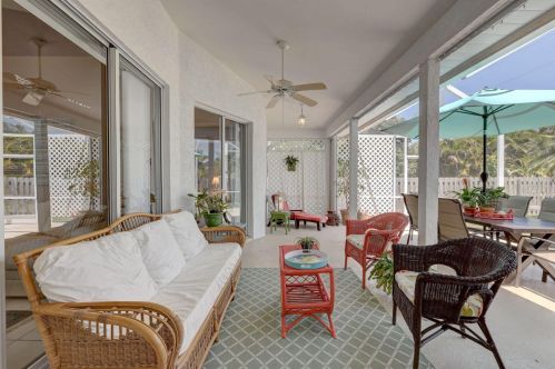 2885 Eagle Dr, Fort Pierce FL 34951-2374 exterior