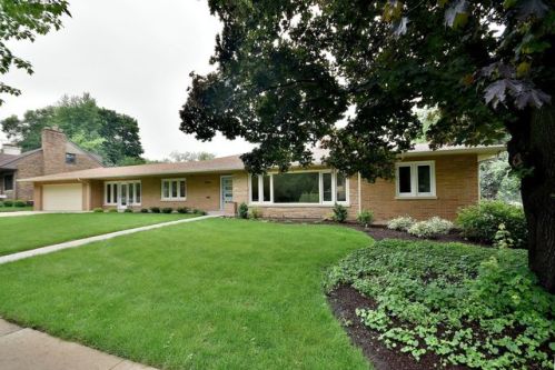 486 Stratford Ave, Elmhurst, IL 60126-4125