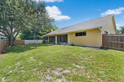 514 Clf Rd, Fort Pierce FL 34984-6226 exterior