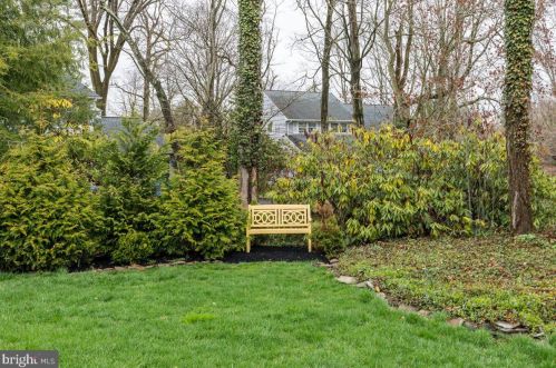 32 Evergreen Cir, Princeton NJ 08540-4028 exterior