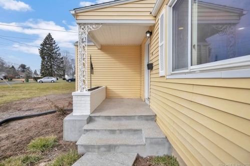 42 Lepage Rd, Windsor CT  06095-4443 exterior