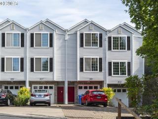 33 Hamilton St, Portland, OR