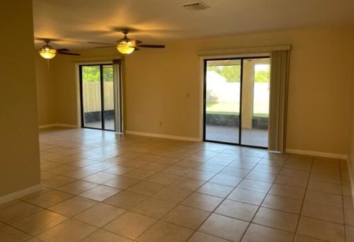 513 Sagamore Ter, Fort Pierce FL  34983-8666 exterior