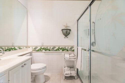 4300 Montalvo Ct, Naples FL 34109-1374 exterior