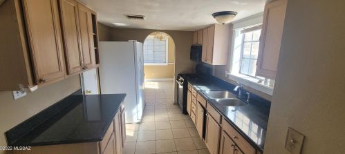 837 Calle Sierra, Tucson, AZ 85705-5325